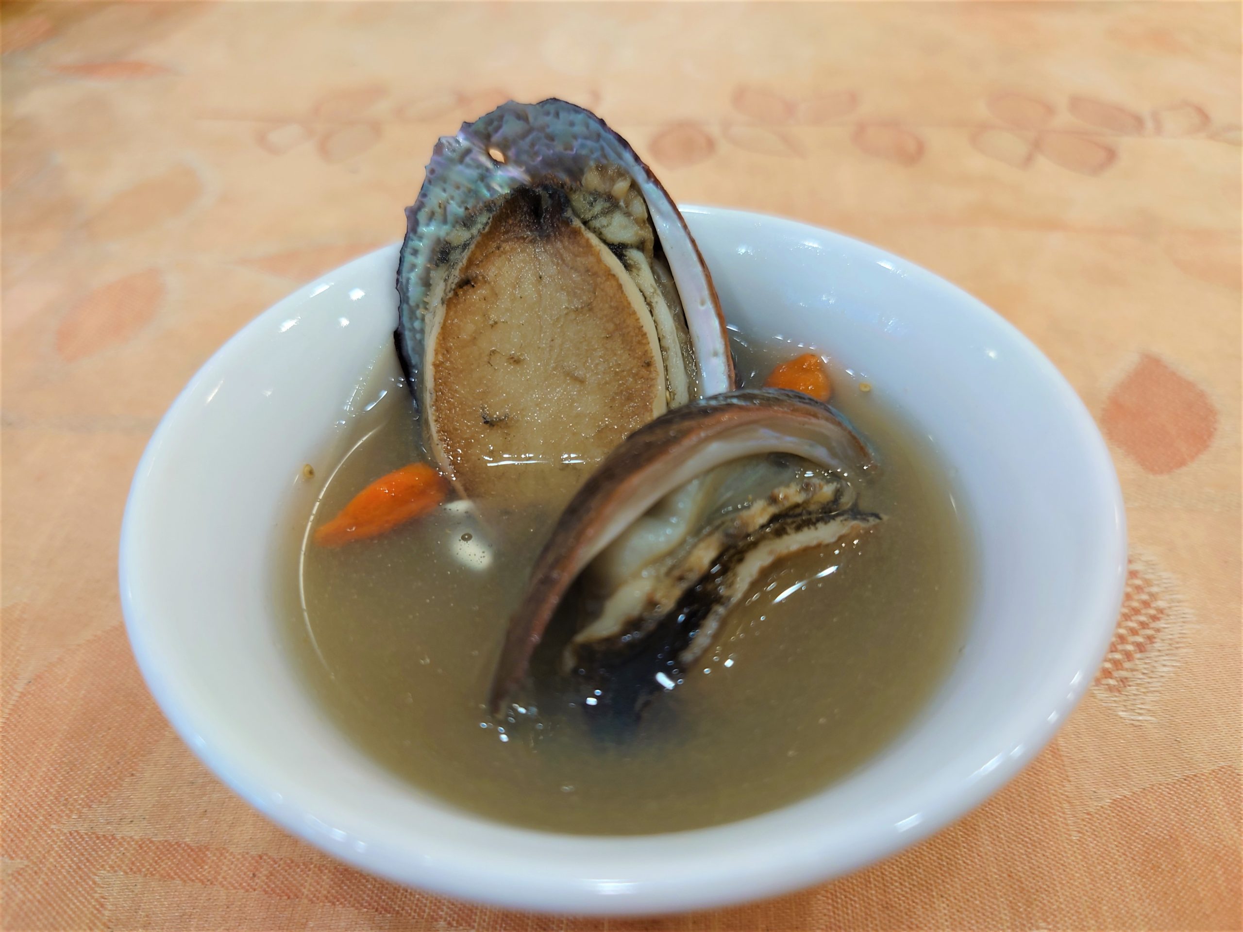 美味的貢寮鮑黃耆枸杞藥膳湯